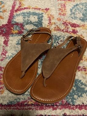 Prince & Fox Brown Faux Suede Toe-Post Sandals Size 8